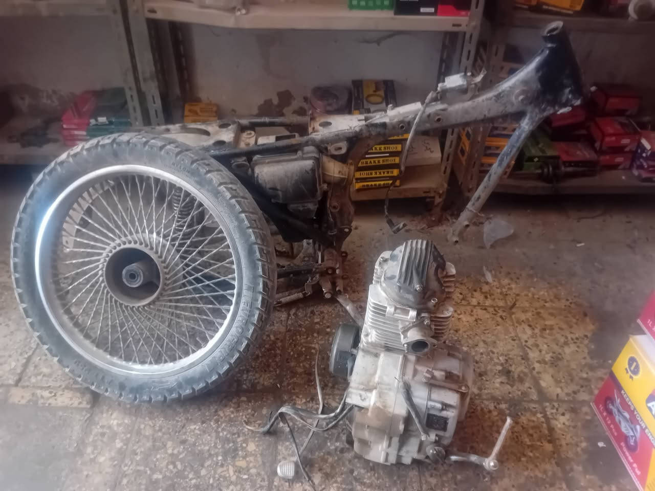 سلام عليكم شاصي ايراني نضيف كلش قطرت لحيم مابي  ومحرك ويل خلفي وامامي قيم واخذ بلي يرضي الله وذا تحب تتواصل اتصل على الرقم ***********
