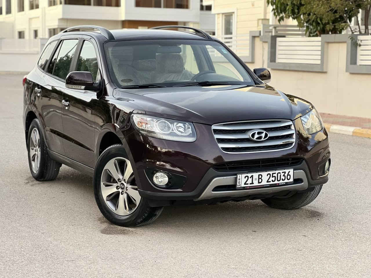 السلام عليكم 
هونداي سنتافي خليجي 
محرك 4سلندر 2.4 
موديل 2012 
السعر 143$ وبي مجال 
رقم وسنويه جديد 
شرط تحويل وكاله 
تحكمات 
اشاره مري 
كامره خلفي 
7راكب 
شاشه كامره 
مكان السياره 
ديالى - خانقين
سياره مكفوله كفاله عام  
للاستفسار / ‭0771 813 1403‬
