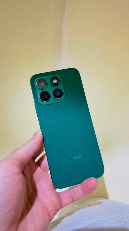 للبيع هونر x8b
ذاكره512
رام 8
جهاز في كم خدش بس كتير نضيف مامفتوح معو فقط شاحن سعر 175الف
تواصل ع رقم ***********
