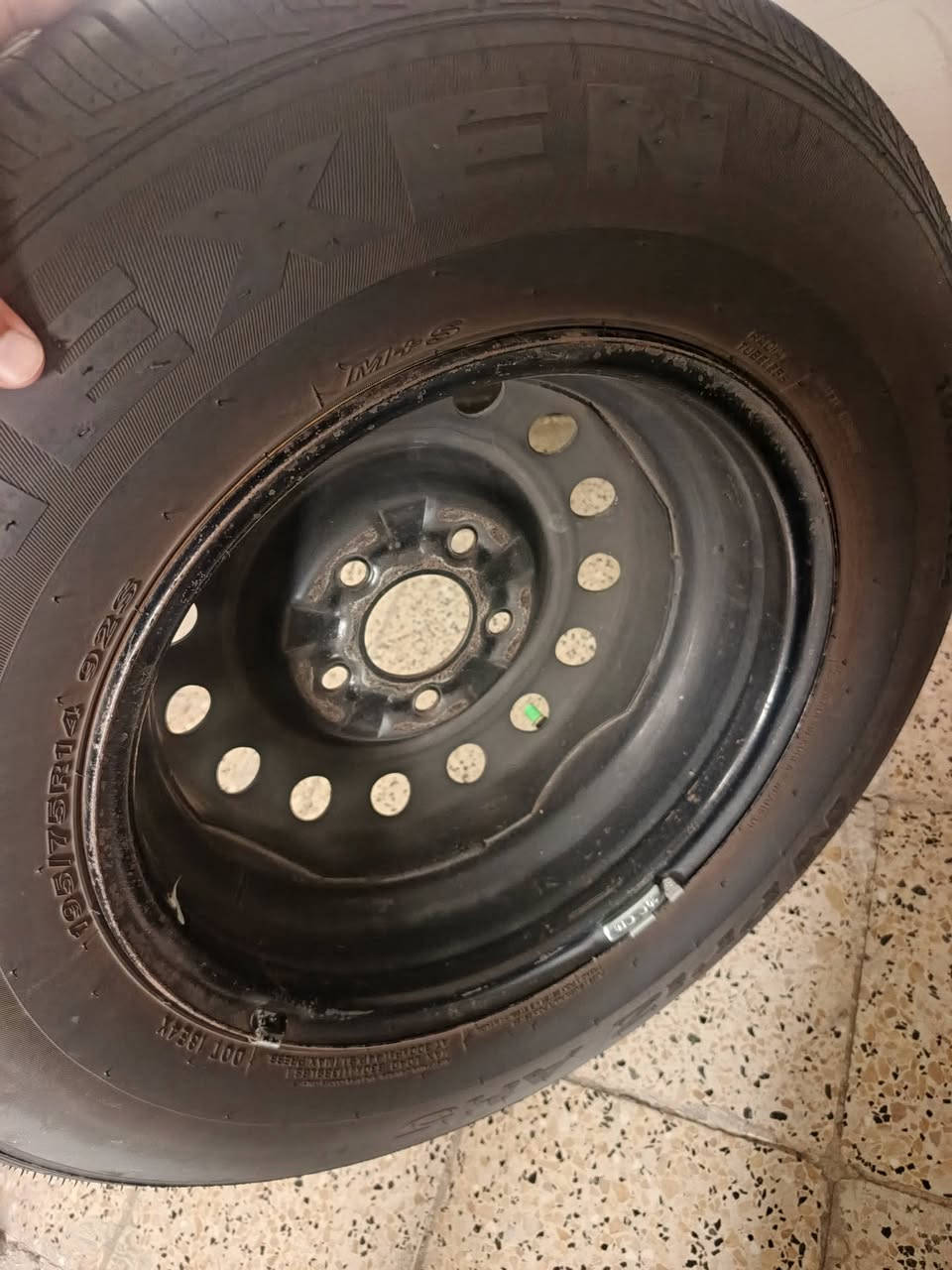 سلام عليكم تحويره تايرات نكسن العالي تخم R14 /75/195 للبيع كوري الاصلي يرهم كورلا والنتره وفورتي وياله موس والتايرات انتاج 25 بنجر مابي ولا ركعه ولا فتيله مكاني بغداد سعر ٤٥٠ بيه مجال قليل ***********
