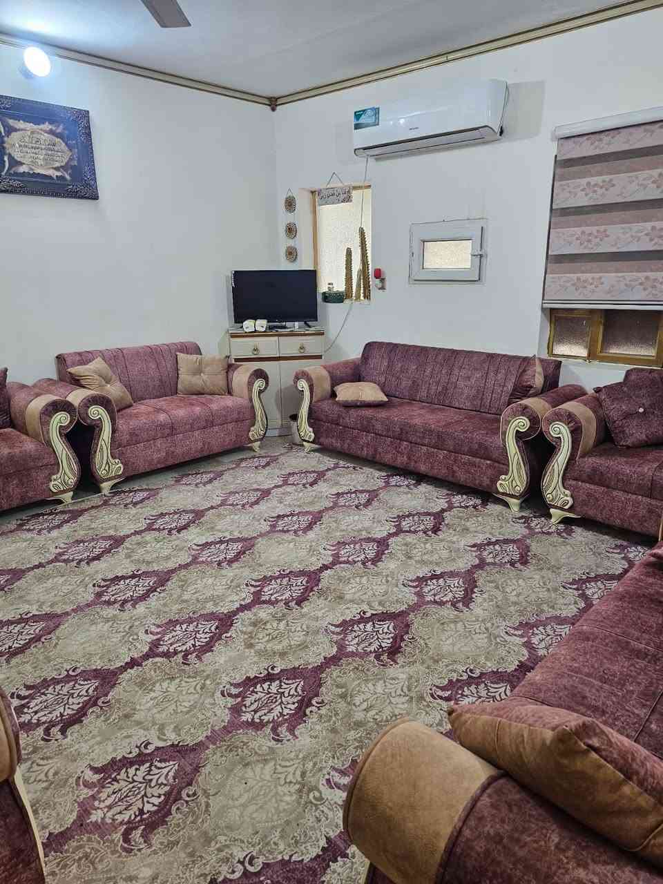 سلام عليكم بيت مساحته 600 بناء 150  مثث من كلشي   وكله مصور ثاث مكاني كربلاء    مقابيل فندق بارون.  عمود 28  داخل فرع عقد الرظ طابو زراعي 25   لستفسار كثر ***********
