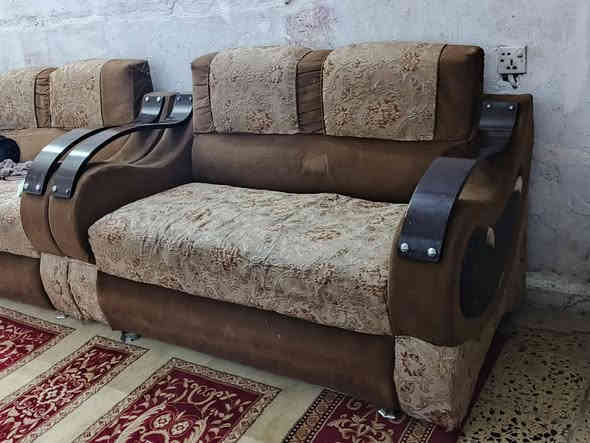 اغراض مال بيت كلمن وسعره المكان حي الجهاد الرفاق بغداد ***********
