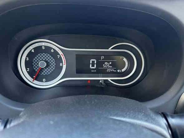 السلام عليكم 
سياره للببع
هونداي اي تن تو كلر
زيتوني واسود
موديل 2023 خليجي وكالة الت ساك مكفوله عدا شخط بالباب الخلفي (بايسكل)
ماشيه 6 الف فقط
تبريد قطعتين
شاشه اندرويد 
مكينه 1200 
رقمها بغداد
مكانها بعداد الغزاليه
السعر 133$ 
***********
