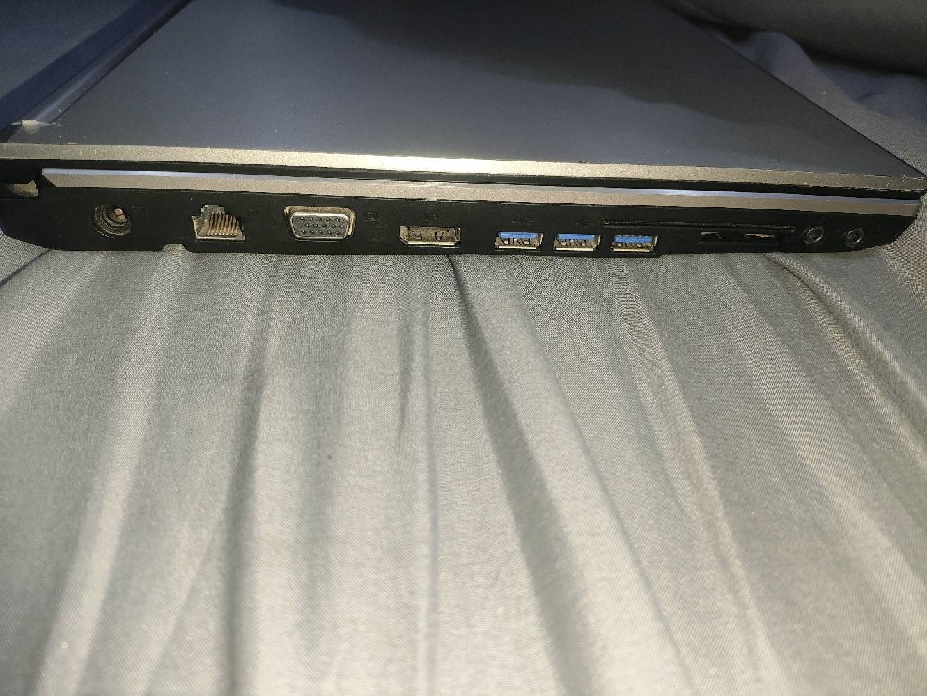 لابتوب ياباني باله

معالج كور اي 5 جيل 6

كارت شاشة خارجي انفيديه 2 كيكه

کارت شاشة داخلي 8 كيكه

رام 16

هارد 512

منصب عليه لعبه 5 gta مع موداد كرافكس وسيارات واقعيه

لعبه فار كراي 4

لعبه بيس 17 سعر 300 وبي مجال ابي الخصيب عويسيان 
ما هو موديل اللابتوب بالتحديد؟: 
باله ياباني
أين موقعك لعرض اللابتوب؟: 
الي الخصيب عويسيان 
هل الشاحن وكافة الملحقات الأصلية متوفرة؟: 
نعم مع يد تحكم للعاب جوستك 
ما هي حالة البطارية حالياً؟: 
جيده عند لعب العاب يجب توصيله بلمحوله للداء الفضل 