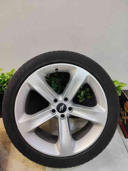 للبيع تخم اصلي  كامل مع حساسات وتايرت نص عمر نظافه الويل  100% لاعواج ولافطر ولاطكات اصلي كندي sxt pluss
***********
