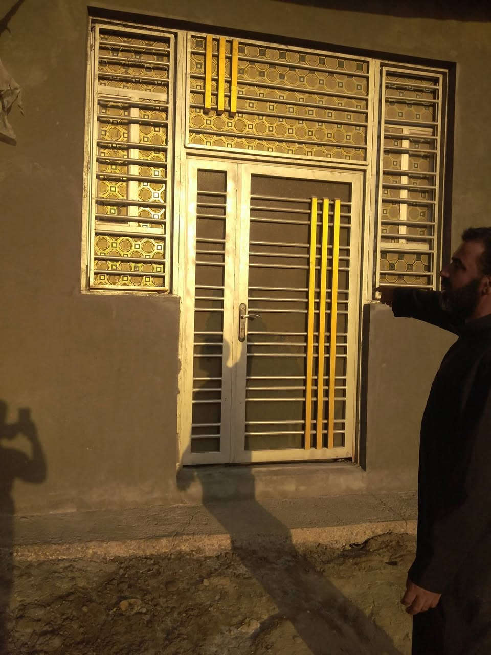 حدادة الأصدقاء لعمل أبواب وشبابيك ومحجرات وسقائف جميع انواع الحدادة اسعار مناسبه للإستفسار الاتصال على الرقم *********** او مراسلة الصفحه
