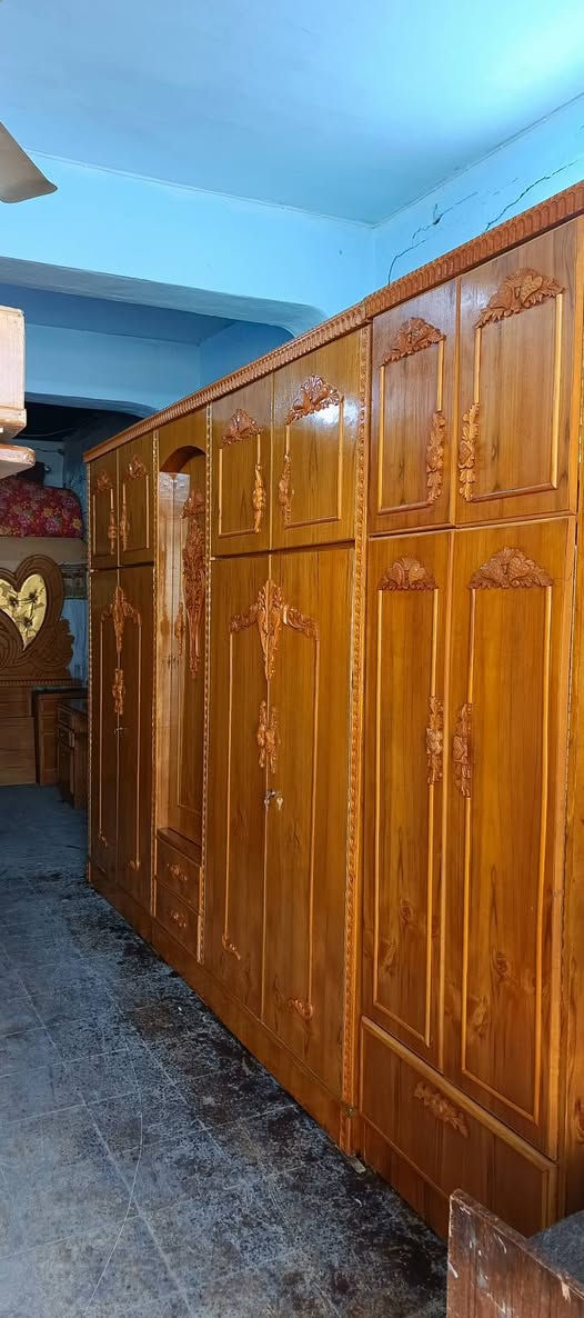 غرفة ٥باب صاج ملحق موديل حديث نظافة فوووول السعر 750تواصل خاص ***********
