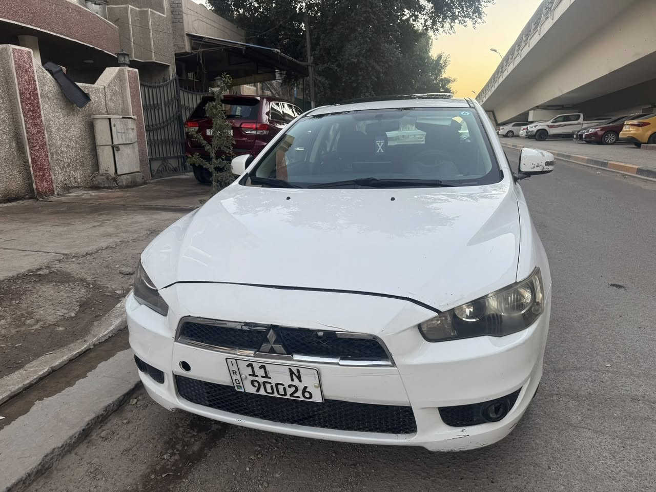 لانسر قرش ٢٠١٦ 
سيارة حلوى سونارها موجود وياها بس الدوسة صبغ بيها مثل السونار و محركاها ١٦٠٠ تحكمات إستيرين فتحة اشاير مري سبايدر يعني مثل ما تشوفون و من تجي تشوفها احسن من الصور سعرها ١١٢ بيها مجال بسيط مكاني بغداد حي القاهرة 
للاستفسار على الرقم
***********
