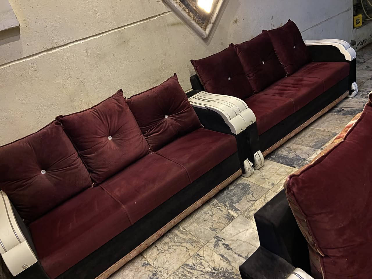 اترخص من مدير محترم تخم قنفات 10 مقاعد نضيف جدا اي ضرار مابيه يتكون من قنفه كبار 2+ قنفه وسط + 2 كراسي نضيف اي ضرار مابيه السعر 175  رقم هاتف *********** بغداد مكلفه بالنشر اتصال فقط السبب البيع انتقال ال مكان اصغر
