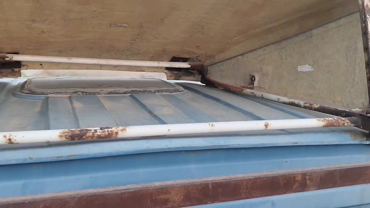 🚚 مرسيدس أتيكو (دمعة) للبيع
 الموديل: 2005
 الحجم / الفئة: فحل (8 براغي)
 المحرك: 4 بساتن
 طول البودي: 6.5 متر (ستة ونص)
 التبريد: شغال ثلج ❄️
 الوضع القانوني: السيارة باسمي، الرقم جديد والسنوية جاهزة.
📝 ملاحظة:
السيارة بنظافة ممتازة وجاهزة للشغل مباشرة. للمهتمين بالطلب أو الاستفسار عن السعر، يرجى التواصل على الخاص أو الاتصال. ***********
***********
