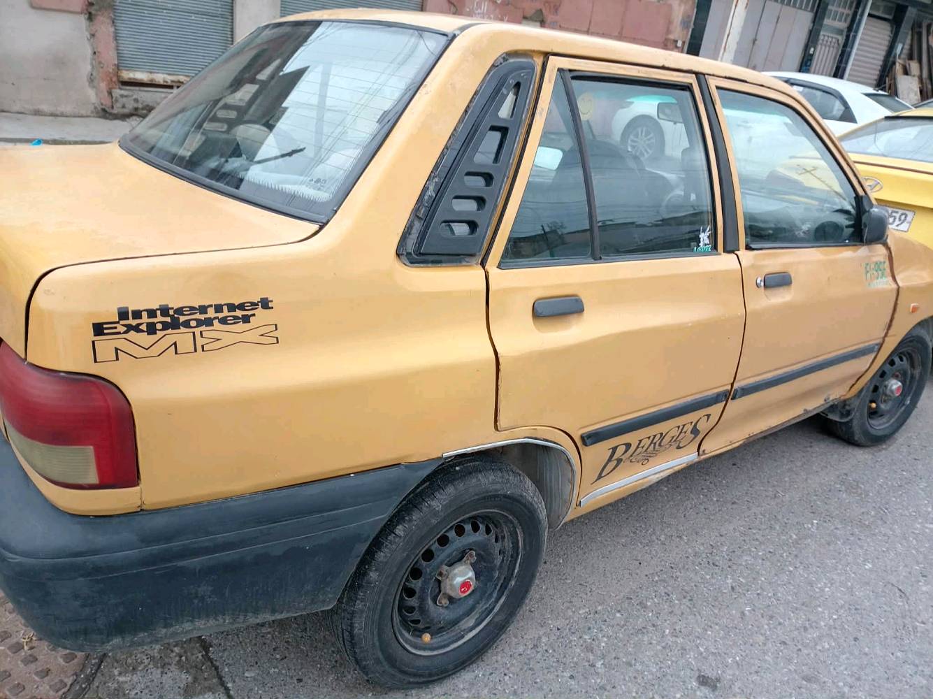 سايبة للبيع2012 كاربون هيئة وغرمات مصفرة سنويةتنتهي بنهاية 2026 مابيها اي ضرر المحرك اثر نفخ التصال على الرقم السعر 24وبيها مجال بسيط العنوان موصل جانب الايسر ***********