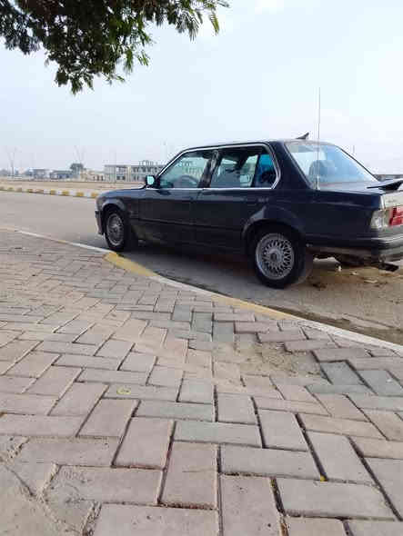 اسلام عليكم  
زعره حجزم300 م 1991 
محرك520مسكر 
كيرfz رايدها ب35 وبيها مجال مكانها الانبار 
محرك  وكير كفاله سياره نضيفه حيل الله يشهد كهربائياتهه كامله كلشي مناقصهه غرفتها مرتبه يرادلها نواقص بسيطه انت وترتيبك بعد سيستم صوت كامل بيها /ونواقصها بس مشط ستيرن ودعاميه اماميه الي وره موجوده اني شايلها
واتساب ***********
اتصال ***********
