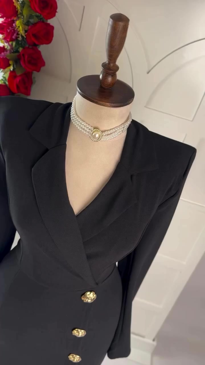 سلام عليكم عندي هذا الفستان جديد شتريته وطلع بيه ضيك شويه ابد مالابسته بعلامته  ياريت تعرضيه للبيع قياس ٤٤ شتريته ٦٠ مع توصيل


**إذا كنت صاحب هذا الإعلان وتريد حذفه لأي سبب، رجاءا أرسل رسالة إلى الدعم الفني**