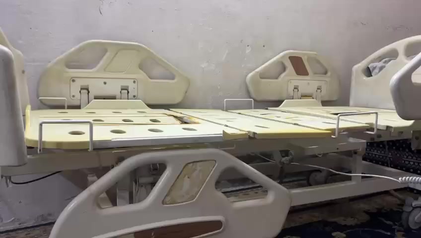 السلام عليكم سرير طبي مستعمل ٣ حركات شغاله كامله مع سرير طبي
مكاني الدوره 
***********
