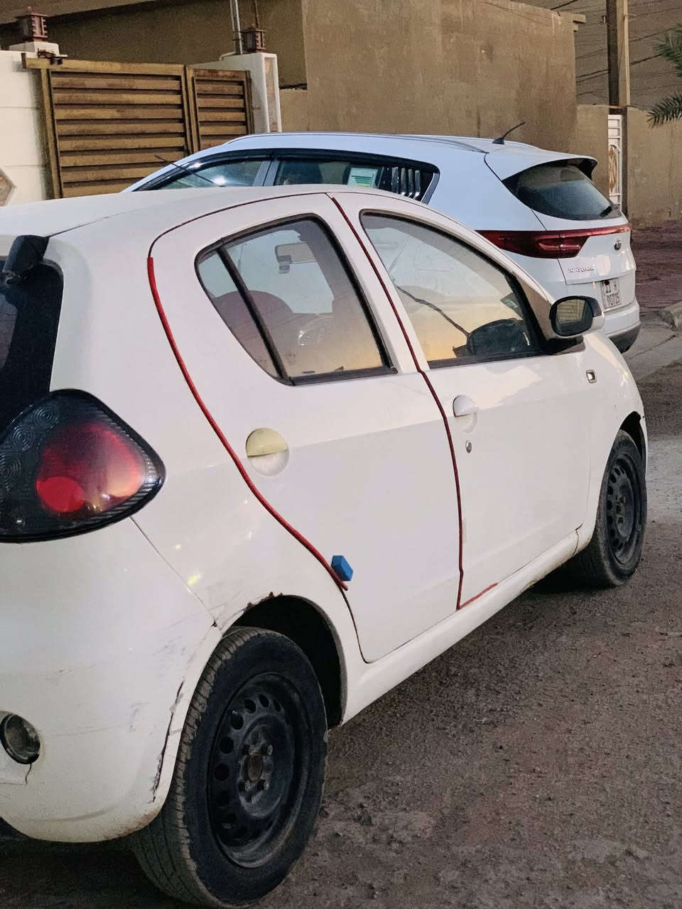 سلام عليكم للبيع سياره باندا نضيفه مكفوله من الضربه محرك وكير مكفولات موديل 2013 السعر 50 ورقه وبيها مجال بسيط 
*********** التواصل  واتساب فقط
