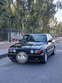 BMW 525i أصل بليتة وبدون حادث موديل 1992 محدث 1995  بجم عريض  فتحت سقف...