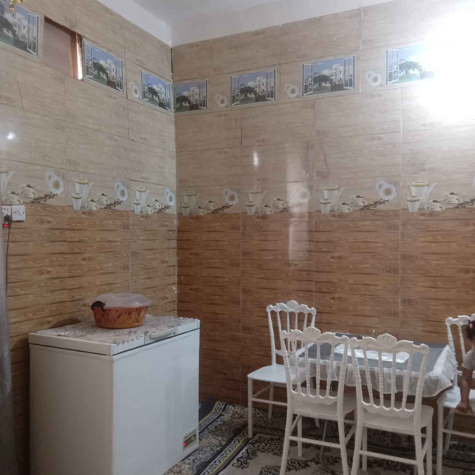دار للبيع كوت شارع النفط خلف مجمع حي الجوادين شارع الحصوه المساحه ٢٠٠ متر يتكون من غرفتين وهول ومطبخ صحيات داخليه وخارجيه والستقبال عوزه بس لبخ وتطبيك باقي البيت جهاز من كلشي وبيتونه وستاره السعر ٣٠ وبي مجال الاستفسار الاتصال بصاحب دار/ ***********
