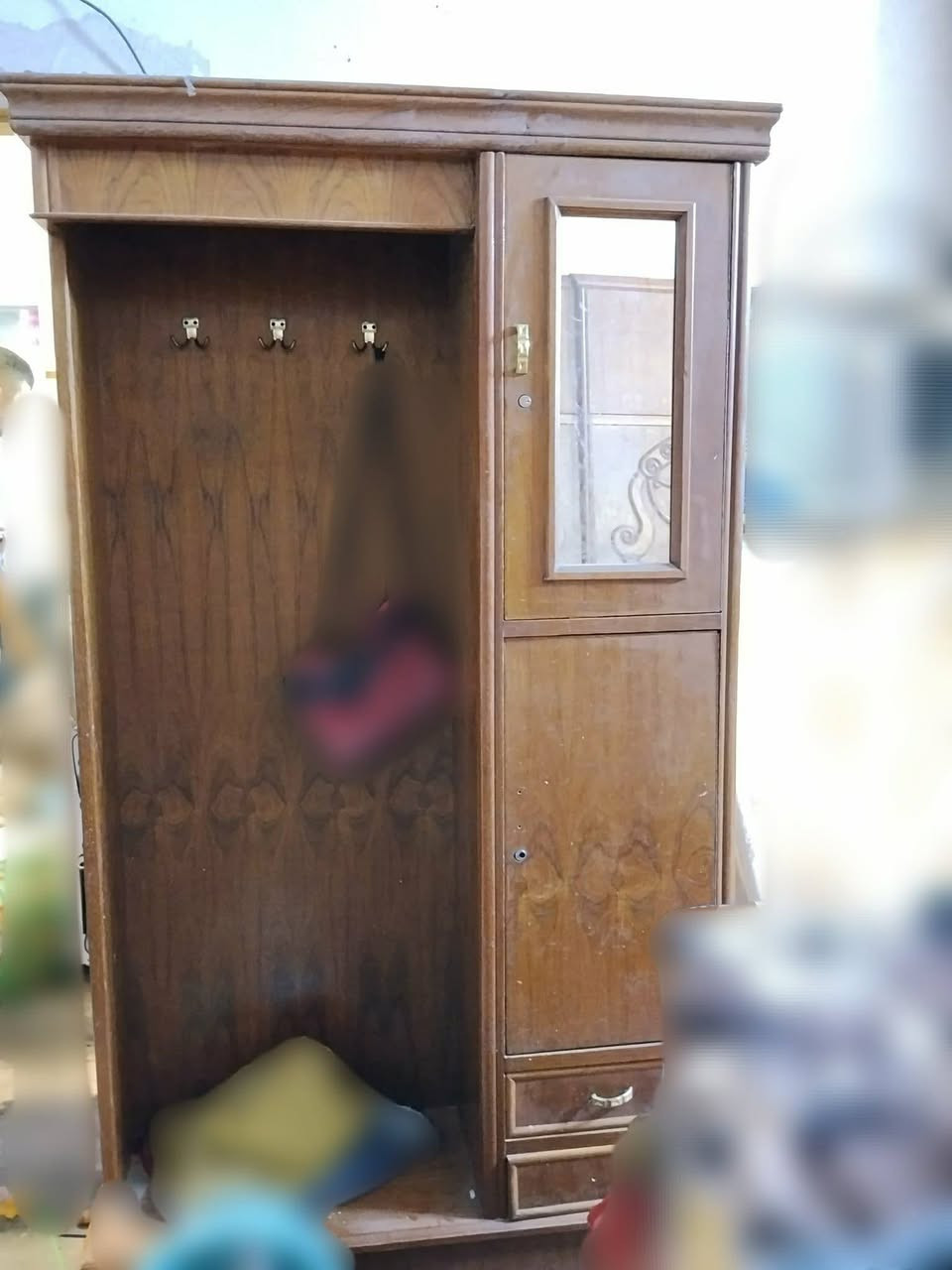 غرفه صاج نظيفه جدا مع 2 كومديات السعر مليون ونص وبي مجال للتواصل ***********

