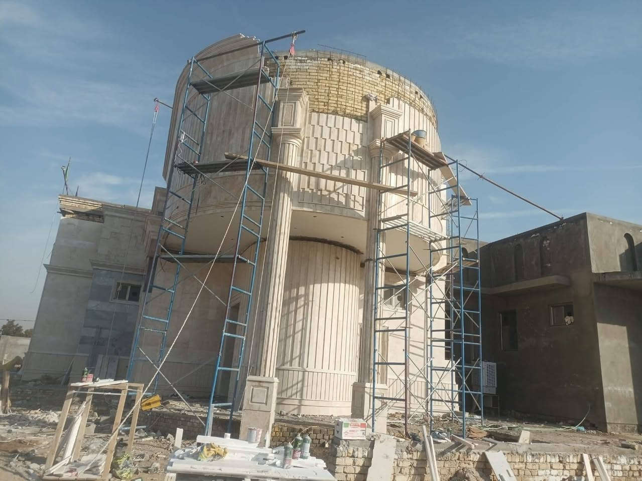 لســــنا الــــوحيدين لــــكننا الأفضــــل༒ #للحجر_مرمر 
تــــميز مــــعنا بأفضــــل الواجهات العصريــــة 
حيث الفخامة والأناقة تنفيذ واجهات المرمر بطريقة تحفه فنيه جزء من أعمال كادرنا في جنوب العراق وفي العاصمة بغداد 😍 نعمل في جميع المحافظات  نتعامل مع الزبون أو مهندس او مقاول شغل  نضيف ان شاء الله  
#واجهتك_بيتك_يمنا 💪
للاستفسار حول اعمالنا الاتصال بنا 
خالد الكردي  *********** واتساب او اتصال
ابو دانيال *********** واتساب او اتصال
