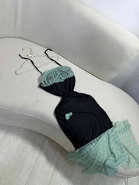 ملابس • توصيل مجاني • عرض