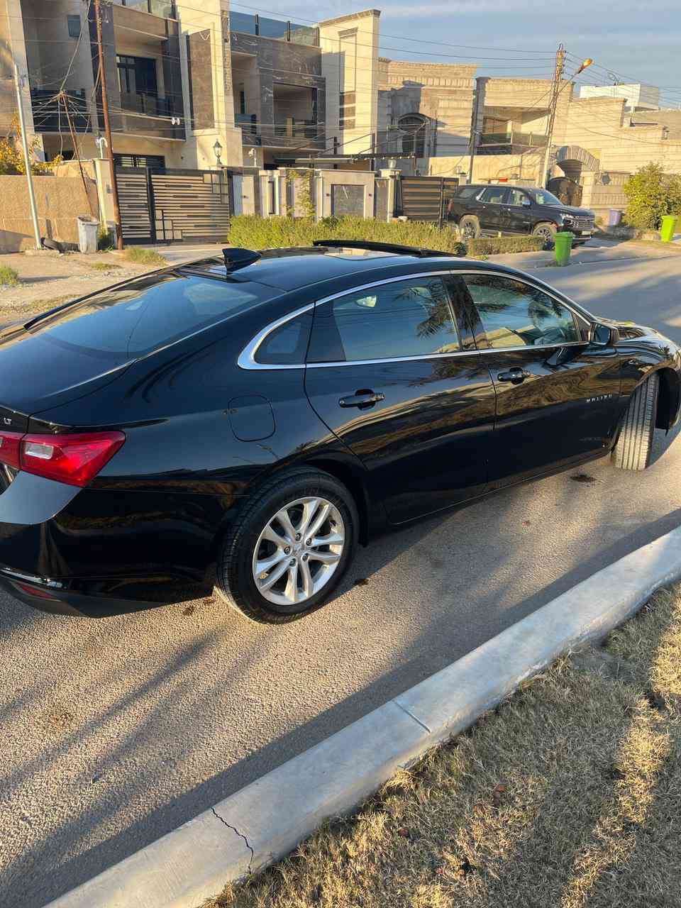 السلام عليكم ماليبو للبيع موديل 2024 LT فول مواصفات 
بانوراما 
كشن كهرباء 
هيتر بالكشنات 
تبريد خلفي 
حساس خلفي كامرا خلفية 
رادار توقف ذاتي 
قيادة ذاتيه 
لد نهاري 
حادثها بابتين جهة السايق مبدلات نفس اللون اصليات مال تفصيخ وربع جاملغ صبغ بجم كبس ايرباك بردة فقط السيارة ماشية 44 الف ممشى امريكا السيارة بدون رقم منفيست بأسمي سيارة جاهزة من كُلشي اي نقص مابيها مكان السيارة بغداد السيدية السعر ب135 $ للاستفسار الاتصال على الرقم *********** تريد ارقمها الك عادي ماكو مشكلة
