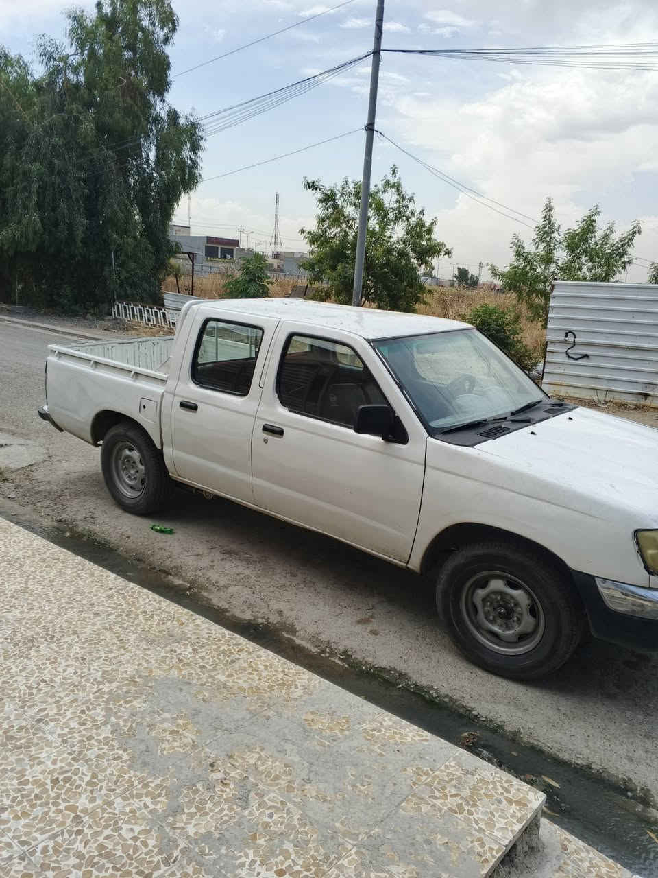 للبيع بيكم نيسان.موديل 2003 ورقم الدولي الجديد محرك كير شرط  بدون اي ضرر زوج تيات جديد رقم الهاتف ***********
