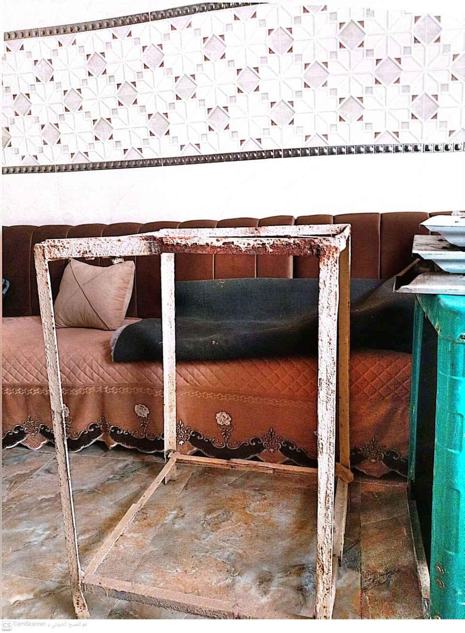 السلام عليكم مبرده للبيع شغاله سرعتين نظيفه ب ١٠٠وبيه مجال مع ميز حديد قوي للبيع ب٢٥للاستفسار الإتصال على رقم ***********
