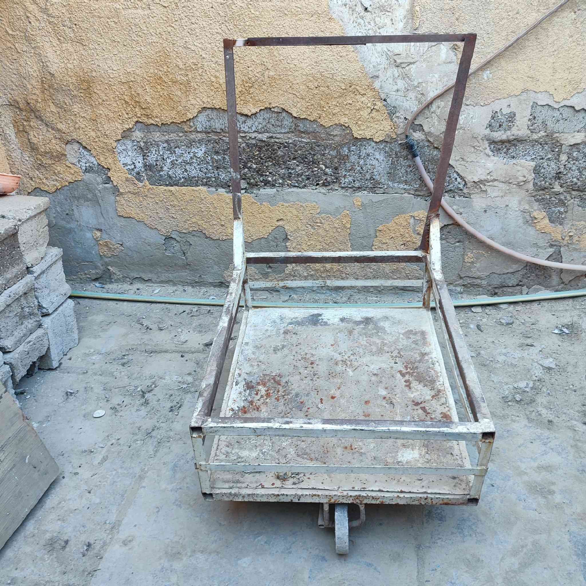 السلام عليكم
اغراض مستعملة بسعر مناسب 
كلمن وسعرة هاذه رقمي 
***********
