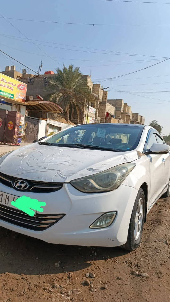 السلام عليكم سياره النترا 2013 خليجي 1800 فول  مواصفات عدا البصمه فتحه حساس كاميرا ويل كب سياره خير من الله مثل ما متوضحه بالصوره الكشر مالتها حاليا مزلغ واضح عندكم بالصوره الجاملغ الي بصف السايق بي دعكه ومصلح بارد رقم انكليزي باسمي سياره موجوده ببغداد الرقم *********** السعر 88 وبيها مجال
