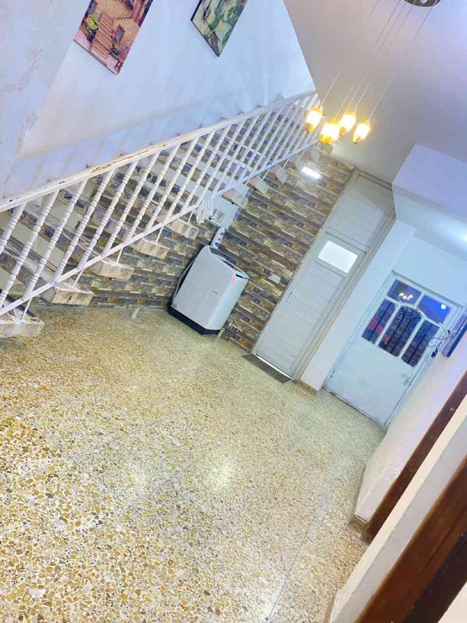 الاعظميه راغبه خاتون فرع افران الماهر
المساحة ((١٢٦ متر ))   الواجهه ٧ النزال ١٨ 

يتكون الدار من

الطابق الارضي: ( طرمة  + صاله + غرفة نوم+ مطبخ+ خدمات) 

الطابق الاول : ( ٣ غرف نوم + خدمات  ) 

                  الاتصال  ***********
