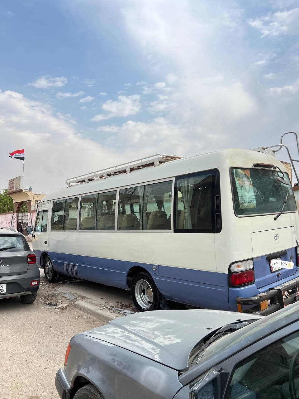 السلام عليكم كوسترللبيع ب225 وبيه مجال قليل الشراي  موديل 2007 سياره كفاله بيه مكانت صبغ فقط وجاهزه مكينه وكير جدد تبريد ثلج حداديه تخم تاير باتري جديد كهربيات كله شغاله سياره متعوب عليه بشكل كشن ستاركس درع سيبايه درج تلبيسه كله جديد تخم تاير جيوبلس ست تايرات جدد سياره جاهزه وبل عافيه عل يخضه الشراي يخابر ويدلل وهاذه رقمي *********** ***********  مكان السياره العماره
