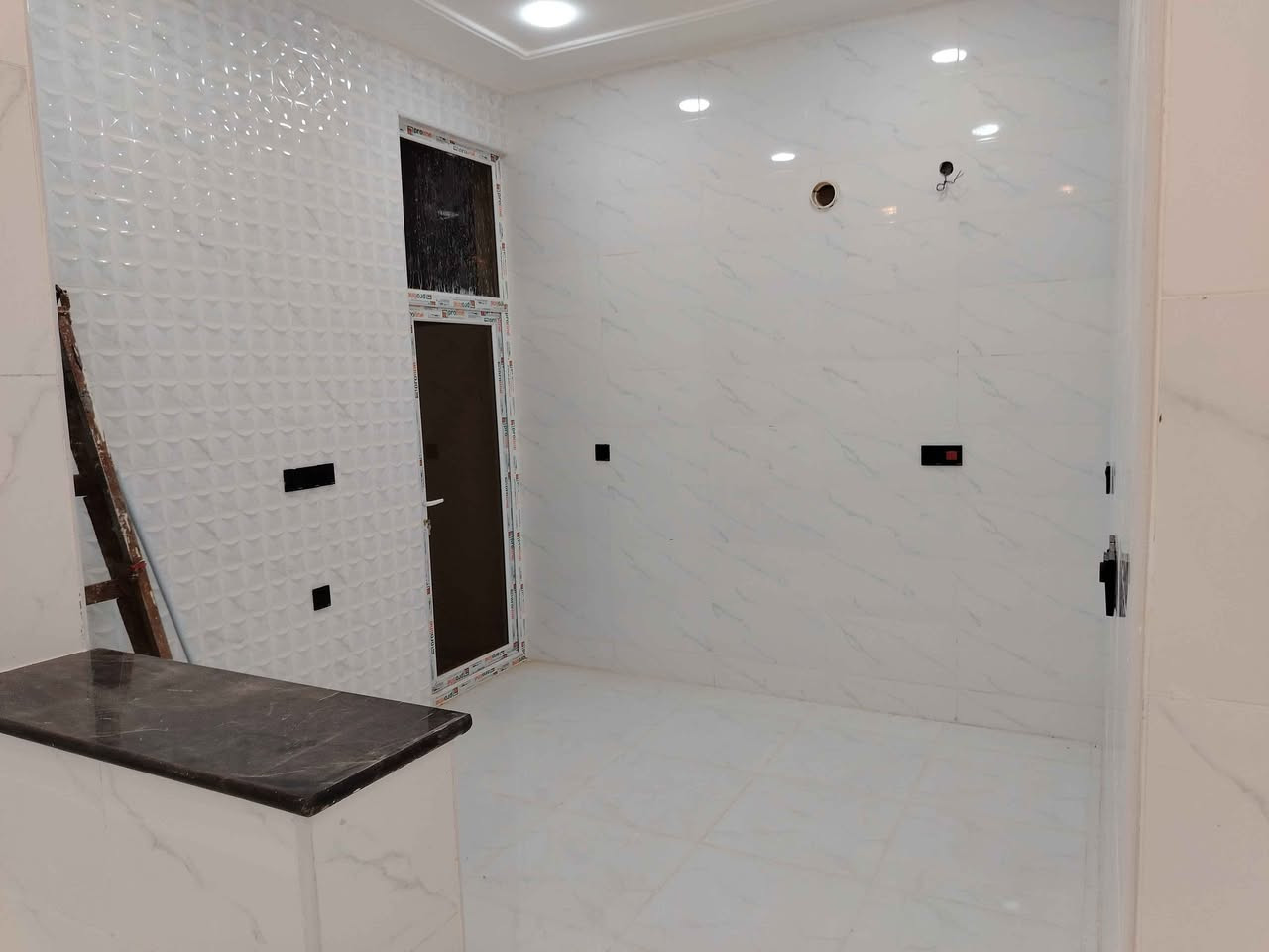 _دار للبيع في الخاجية_

_المساحة:_ 100 متر
_الموقع:_ خلف مدرسة النوافل، بصف الركن عن شارع القسم البلدي
_المواصفات:_
- طابقين
- 3 غرف نوم
- بناء جديد
_للاستفسار:_ *********** (بأسمي مباشر) Singapore
