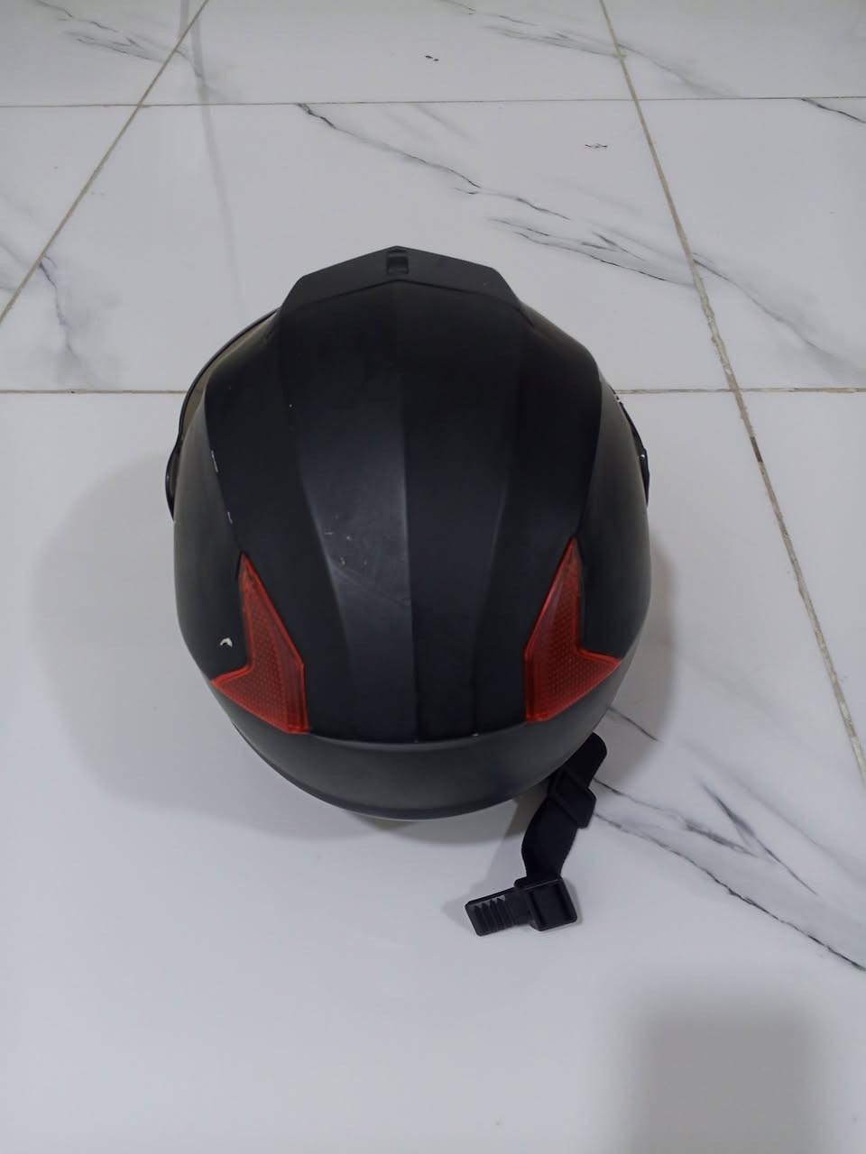 سلام عليكم من رخصة الادمن خوذه صيفيه للبيع جديده مستخدمه شهر مكاني بغداد السعر 25بيها مجال ***********بي وات ساب
