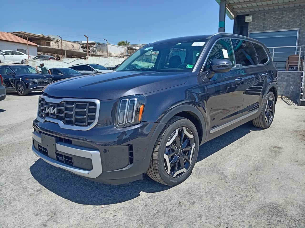 بسم الله الرحمين الرحيم.                                 

نوع السيارة🚘✅ كيا تيلورايد.   الموديل 2025.                  

السيارة موجود ✅بالاردن  🚗المنطقة الحرة الزرقاء                    

الضرر واضح بالصور ✅بدون ارباك  🚘السيارة تشتغل وتمشي.   

الاستفسار او التصال  على الرقم  ***********             

او مراسلة واتساب على الرقم الاردني 00962797080658. 

عنوان المعرض🛣️🛣️⬅️شارع 18 شمال المنطقة الحرة🚗🚗🚗
