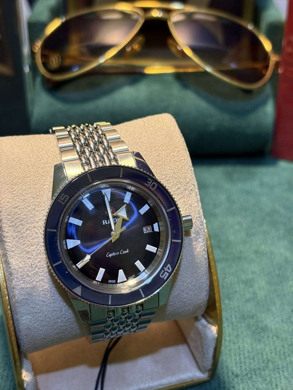 Rado 
كابتن كوك 
ساعة مستخدم كلجديد 
كامل مرفقات  
ساعة وكالة اصلية


**إذا كنت صاحب هذا الإعلان وتريد حذفه لأي سبب، رجاءا أرسل رسالة إلى الدعم الفني**