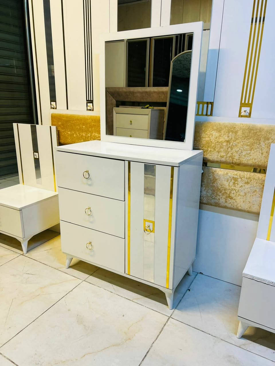 غرفة تركي 5 قطع مستعملة
سعرها 450 قفل
التوصيل والشد داخل بغداد مجاناً
يوجد توصيل محافظات بكروة
للحجز والاستفسار خاص او واتساب
***********
