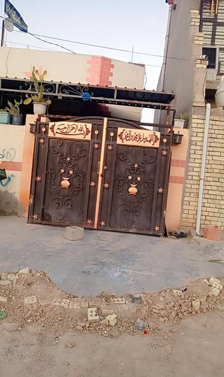 السلام عليكم
بيت للبيع منطقة الخماس شارع الرسول مباشر على تبليط
المساحة 125 متر طابق واحد غرفه نوم وصاله ومطبخ واستقبال وصحيات داخلية وخارجية
منطقة كامله خدمات ماء ومجاري وكهرباء وتبليط
مسجل بالبلدية مدارس قريبه بظهر البيت المستشفى الصيني 
للاستفسار الاتصال على الأرقام ***********
***********
