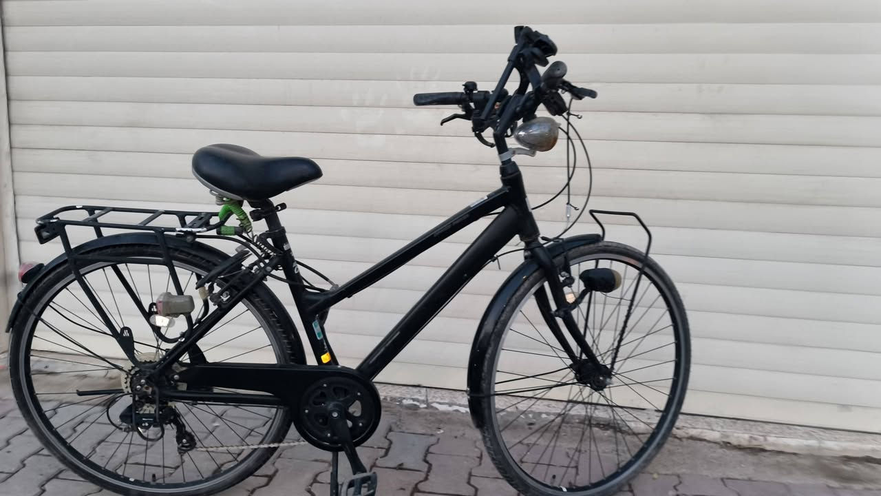 🔥🚲 للبيع — باسكل ياباني أصلي فل مواصفات 🚲🔥
إذا تدور على باسكل قوي + خفيف + نظيف جداً + مكمل بكل الإضافات… هذا هو 👌💪

✅ ياباني أصلي 🇯🇵

✅ هيكل ألمنيوم هيدروليك — خفيف وقوي

✅ قياس 27 — مناسب للشباب والكبار

✅ 7 سرعات ⚙️ — قيادة مريحة بكل الطرق

✅ نظافة 99% — استعمال خفيف جداً ✨

✅ كل القطع بلادي (شغل شركة) 🏭

🔧 إضافات كاملة وجاهزة:

✔️ دبل استاند (وسطي + جانبي)

✔️ حامل أكواب 🥤

✔️ حمالة شمسيه  ☀️🔋

✔️ دبل جرس 🔔🔔

✅ جاهز للركوب مباشرة — بدون أي صرف

💰 السعر: 250,000 دينار فقط (قابل للنقاش للجادين)

🚀 ممتاز للدوام، الرياضة، والمشاوير اليومية

📩 للحجز أو الاستفسار خاص

⚡ قطعة وحدة — اللي يلحق يلحق ⚡


**إذا كنت صاحب هذا الإعلان وتريد حذفه لأي سبب، رجاءا أرسل رسالة إلى الدعم الفني**