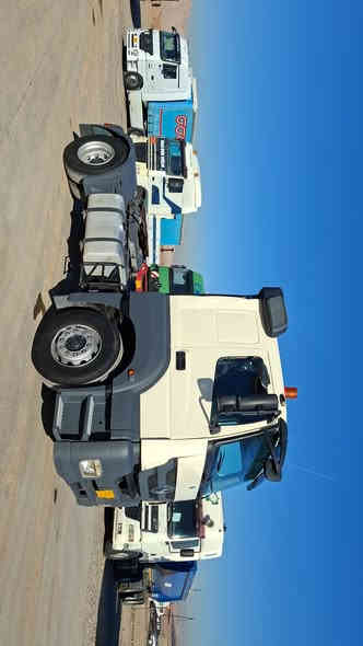 بسم الله الرحمن الرحيم 
النوع السياره . مارسدس اكسور دمعه . تاك ويل دبل قماره راس تريله فقط لل بيع . 
موديل  2006. حجم محرك  18.40 
 مواصفات . تبريد . هاف . 2 طقه . كير ضربه عادي 4×4 . محور قصير .طخم تاير 
كير محرك اكسن قماره صبغ مكفول كفاله عامه شرط .
رقم دهوك . تحويل مباشر 
السعر 135 معا مجال 
عنوان معرض هوار . طريق دهوك موصل . جمبور عميريه 
***********
***********
