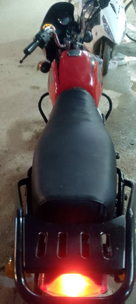 السلام عليكم دراجه للبيع بوكسر موديل 23 سعر 900 ***********
