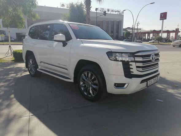 لاندكروز موديل 22 شركة ساز جديدة جدا باقيه على وضع شركه ماشيه 62  فول مواصفات  مكفوله من كل شي صبغ بارد حتي شخط..للااستفسار *********** مكان اربيل .. سعر 650.. 
////////مواصفات////////
محرك 6 سلندر تنفس طبيعي 
3 شاشه تطبيق
فتحة
تبريد مركزي
كشن جلد
كشنات تبريد
بيها كتاب تضليل 
دفلوك
4 ويل
حساسات
صندوق شفط
داخل ساج
وايرليس شحن
قفل ثقيل
سبير مانازل أربيل
