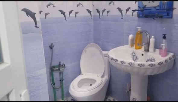 للبيع مساحة 200 متر. بحي الوفاء منطقة ال41 الف
يحتوي على غرفتين وصاله ومطبخ وأستقبال ومجموعة صحيات داخليه وخارجيه. بناء قديم لكن البيت نظيف

السعر 180 مليون. ***********ابو طيف
