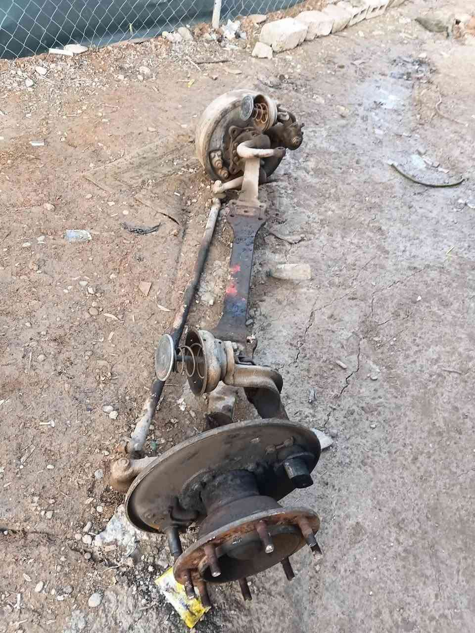 السلام عليكم فرند اكسن للبيع ٨ استدات كامل بي نقص فلنجه اليمين مال رينو مكاني موصل حي الزهراء ***********
