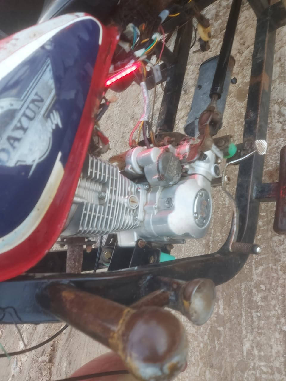 ستوته دايوان ٢٠١٣ محرك ام تي ار جديد شرط ما مفتوح كاملة سلف هندر كهربائيات كل شغال السعر ٥٠٠ 
ديالى الخالص 
***********
