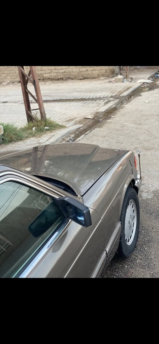 السلام عليكم مارسيدس رئاسي 300SE باب قصير موديل 1988 مكينه محور vvt 2500c و 6 سلندر  تخم تاير جديد حداديه جديده غرفه جديده جلد رقم قادسيه    مشروع وطني  مصبوغه عام للجماليه وبيه فطر مال معجون  جاملغ خلفي عكس السايق  كهربائيّات كلها شغاله تبريد شغال السعر 55 وبيها مجال للشراي مكاني نجف الاشرف الاستفسار الاتصال على الرقم ***********
