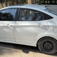 للبيع اكسنت 2016 خليجي محرك 1600  حادثها صندوك وباب سايق بي معجون وصبغ...