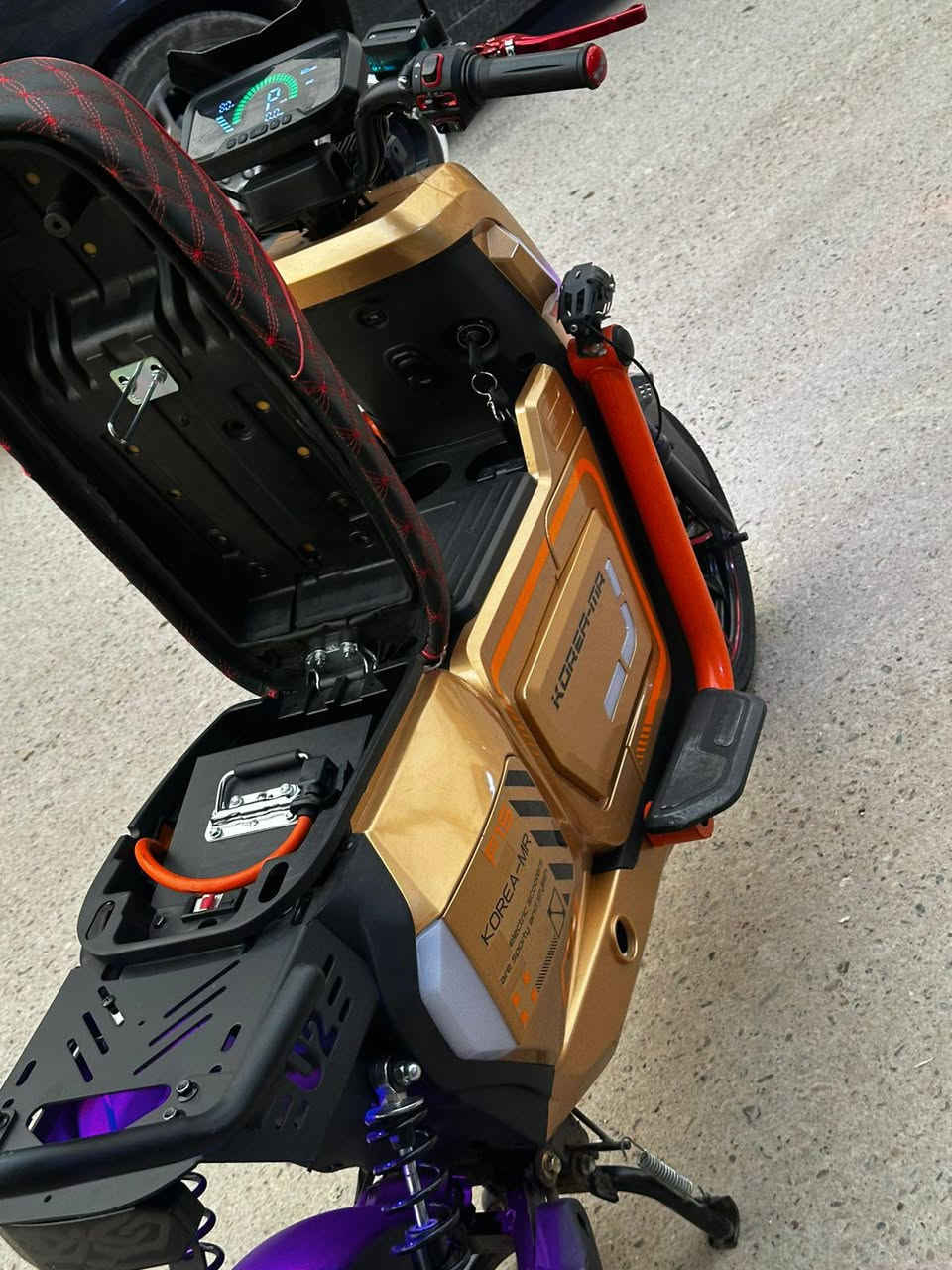 السلام عليكم اخوان  
دراجه جي تي ليثيوم للبيع 
30 امبير 72 فولت دراجه ملف 2000 الدراجه حيل جديده تقطع مسافه 70 كيلو  عداد السرعه 99 
السعر 850 وبيه مجال 
مكاني بغداد الزعفرانيه
للأستفسار اتصل 
***********
