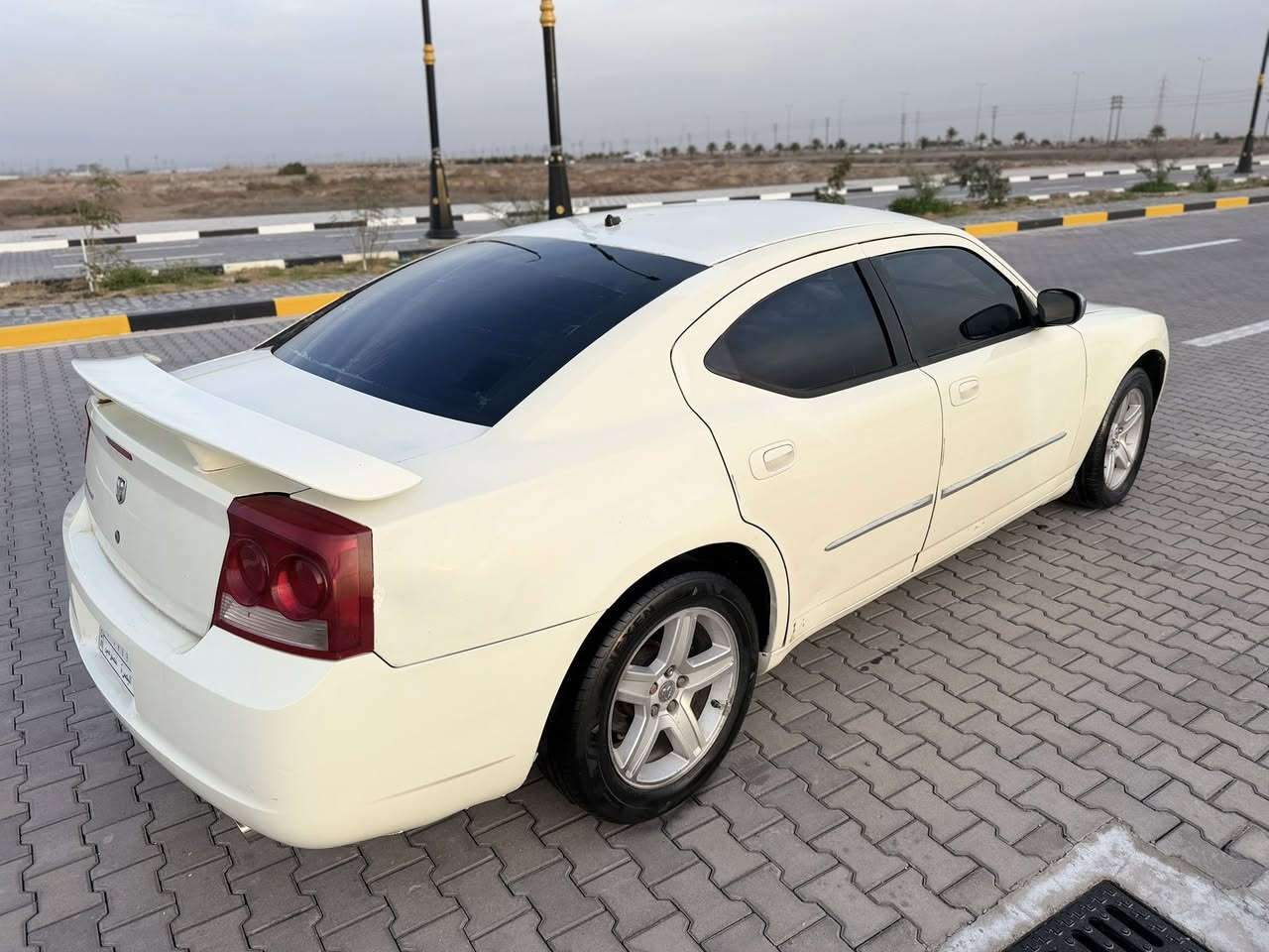 السلام عليكم للبيع سياره جارجر موديل 2008 رقم بصرة مشروع وطني تحويل مباشر كفالة كص ونقل مكينة 3500 وكير كفالة حدادة تخم تاير ويل كب جديد كهـربائيات كلهـا شغالة العنوان البصرة الزبير السعر 79 قفل بيع مستعجل الشراي يتصل ***********
