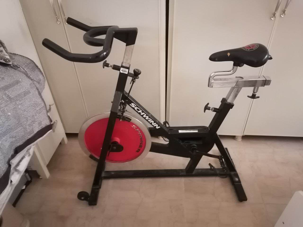 بايسكل رياضي نوع ثقيل امريكي بالة مستعمل 
يعمل بصورة جيده 
بيها ايضا وضعيات  سرعة خفيفة بطيئة
وسرعة   ثقيلة بطيئة 
ووضعيات ديناميكية  اخرى  
السعر  330 
الف دينار عراقي 

المكان كركوك /الشورجة 

*********** كركوك, العراق
