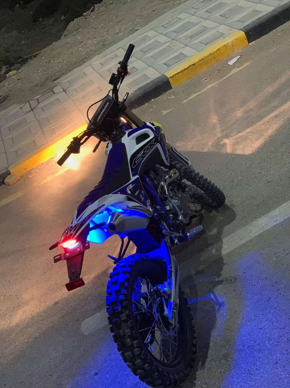 سلام عليكم شباب قطعه زيرو من اكلك زيرو صدك زيرو نضيفه بمعنى الكلمه ماصارلي شهر من جبته المثله بس مكاتبه يبيعوه بـ مليونين وهاي اوراقه كامله گمرگ مدفوع وهاي صعب گمرگه الدراجه بعده ما مسجله بأي اسم تاخذه وين انته بأربيل تسجله يمك وين ماجان تسجل سعره مليون و900قفل عنواني ناحية المنار(الحمار)
 ‏‪***********‬‏
